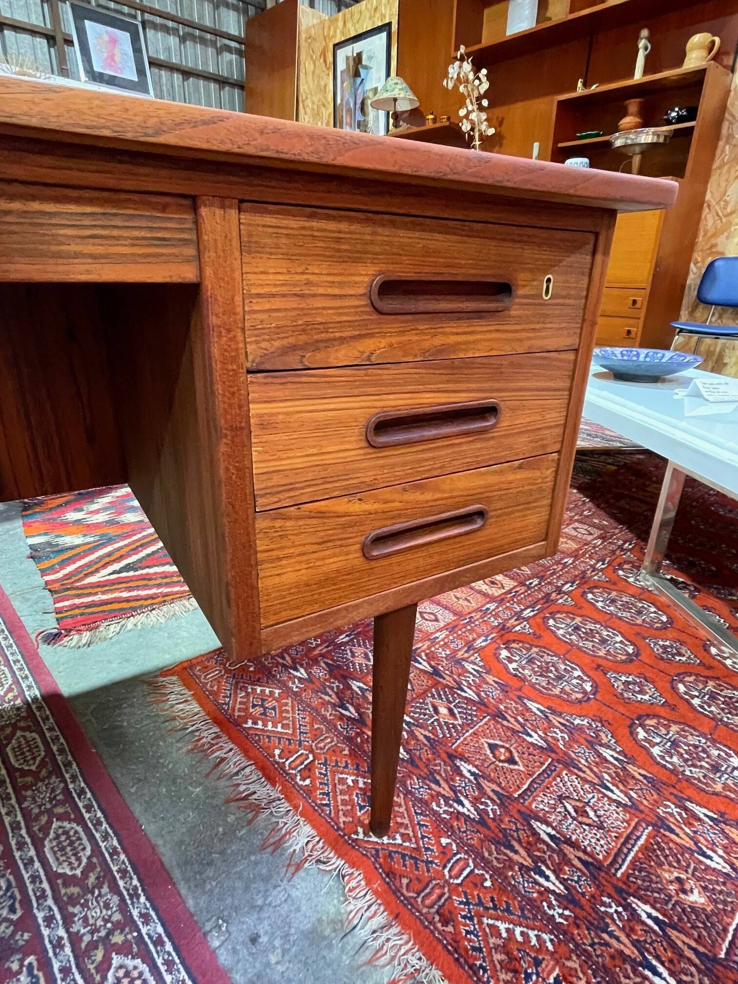 Vintage double-sided desk in teak, Scandinavian design from the 1960s.