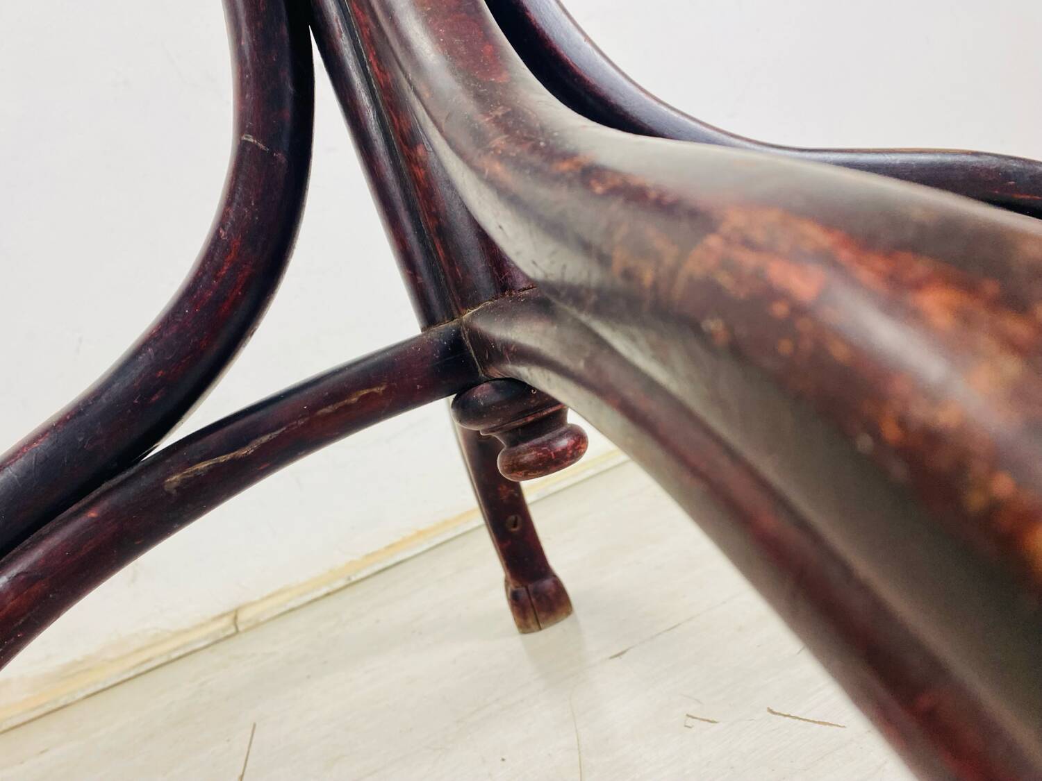 Parrot coat rack Thonet