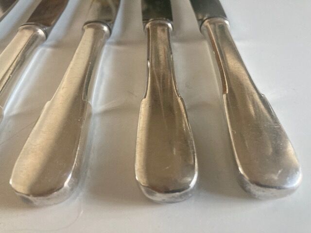 Set of 7 knives from brasserie Vieux Paris Cluny Ravinet Denfert 1960