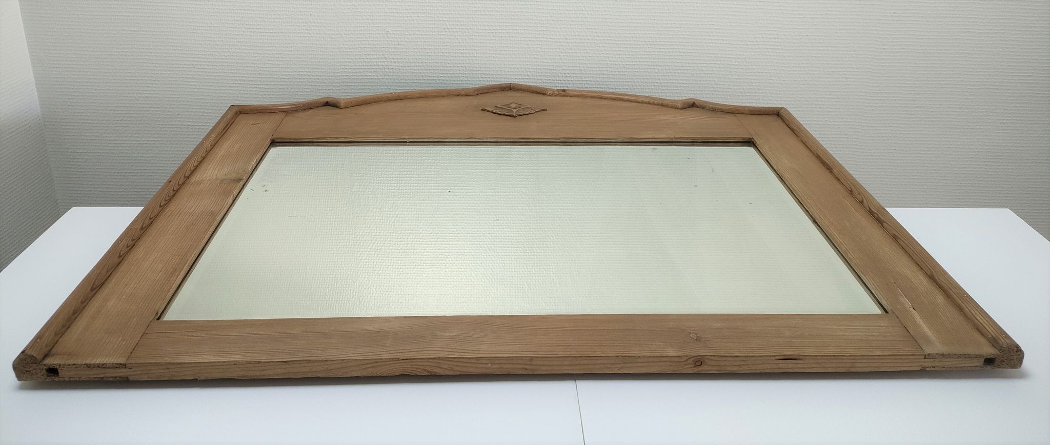Miroir bois patiné glace biseautée vintage 76 cm x 96 cm