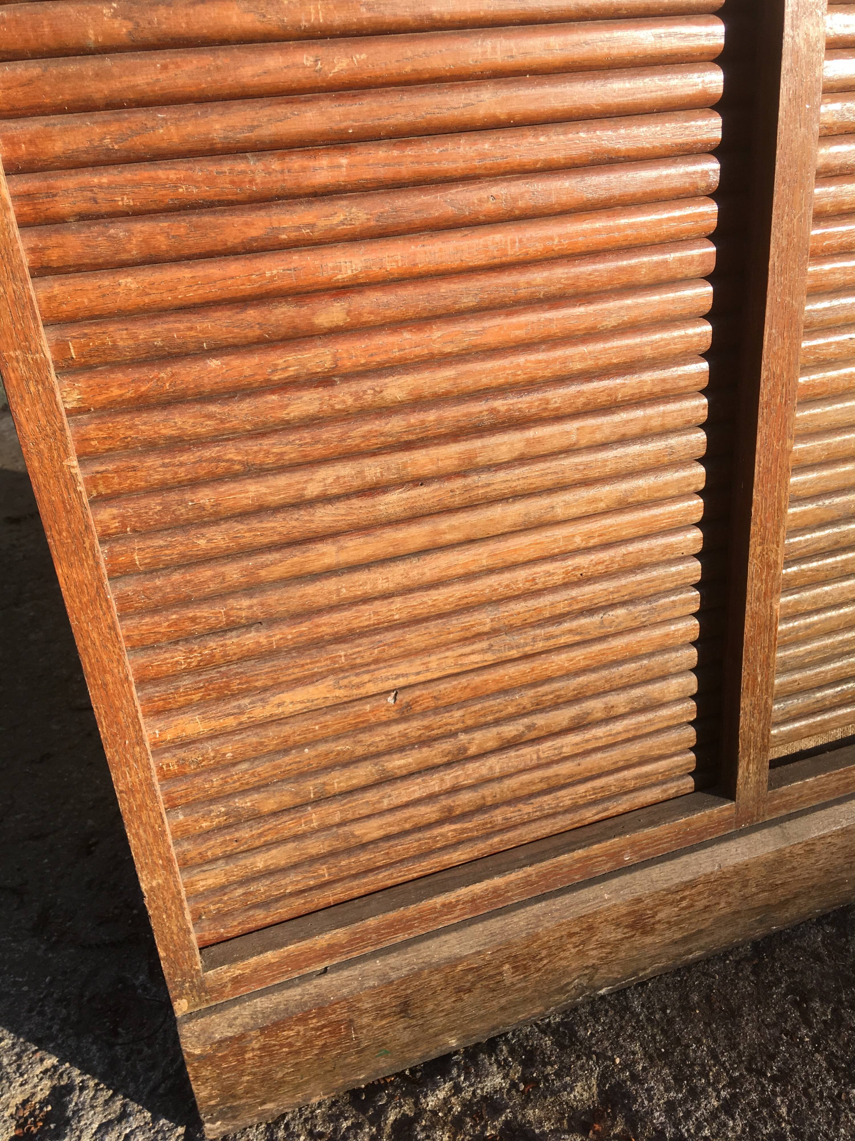 Double curtain cabinet