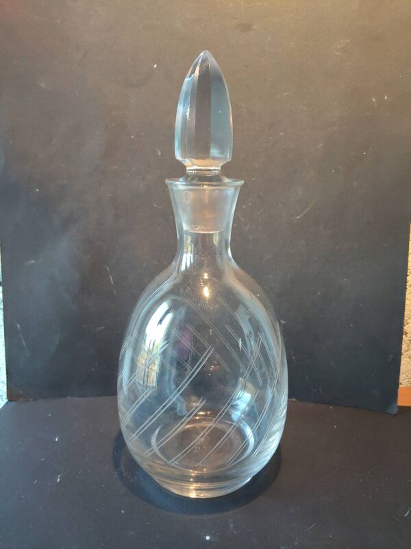 Carafe vintage en verre cristallin gravé – bouchon taillé assorti
