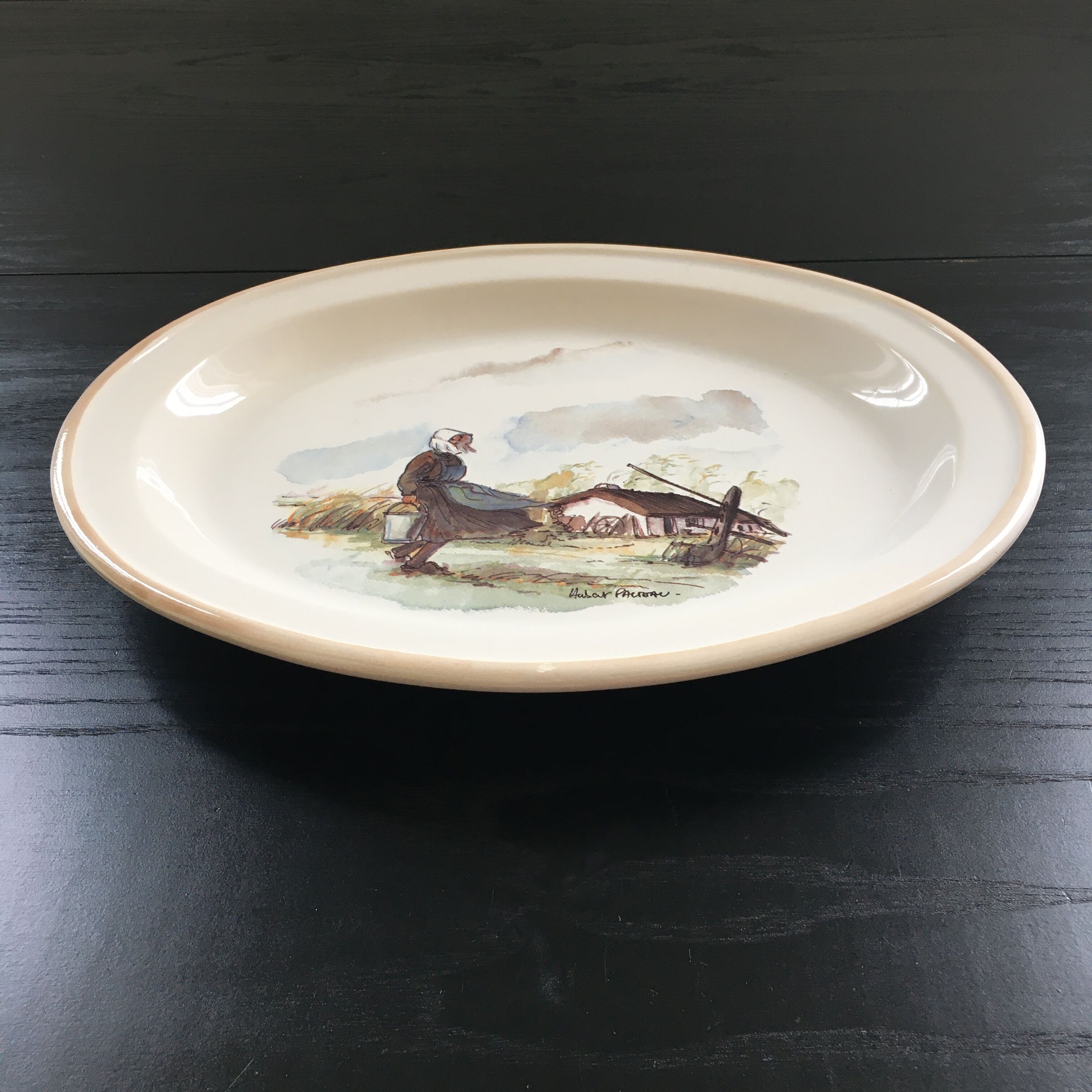 Plat oval décor breton signé