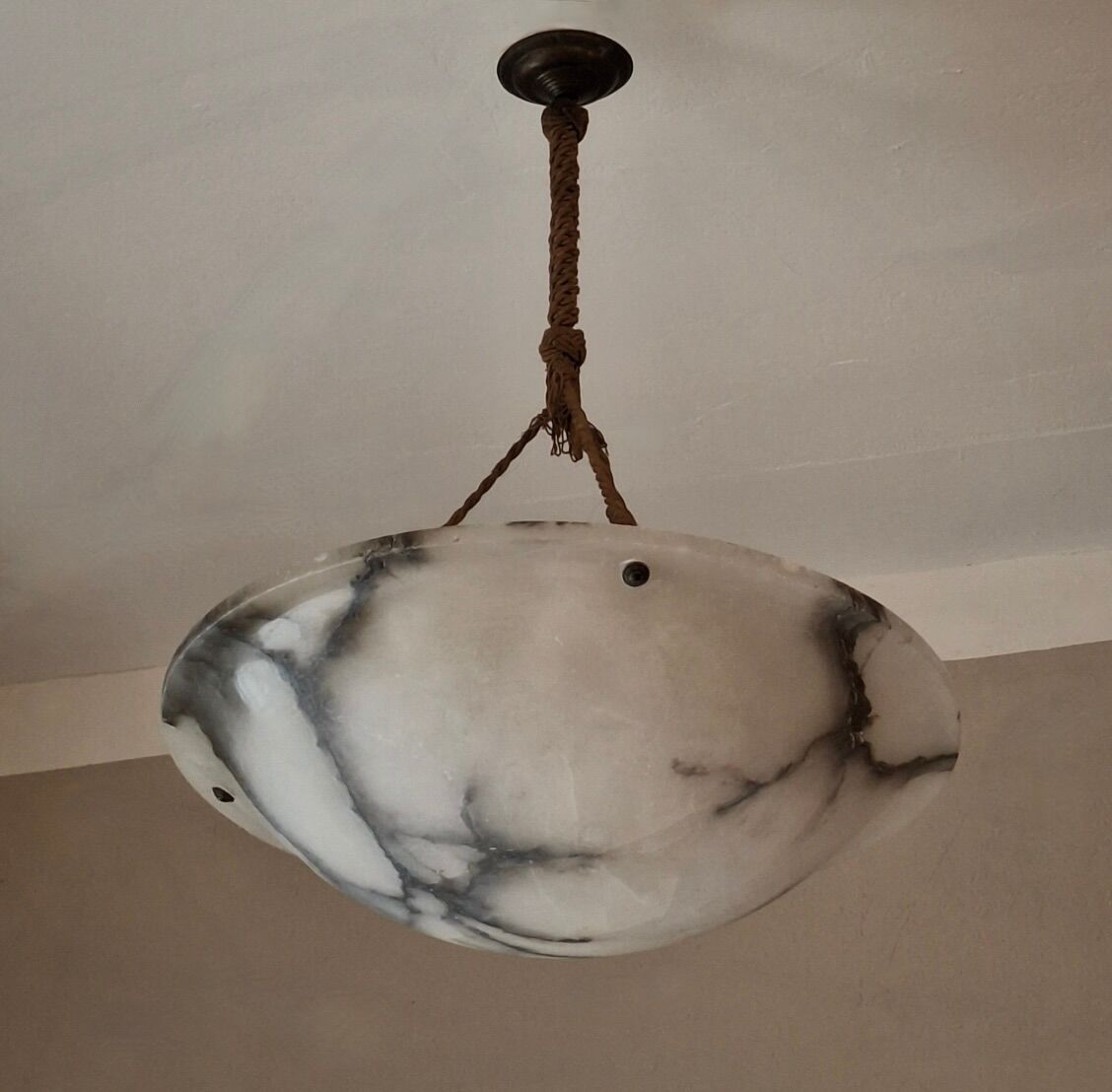 Lustre en albâtre veiné antique, 1920-30