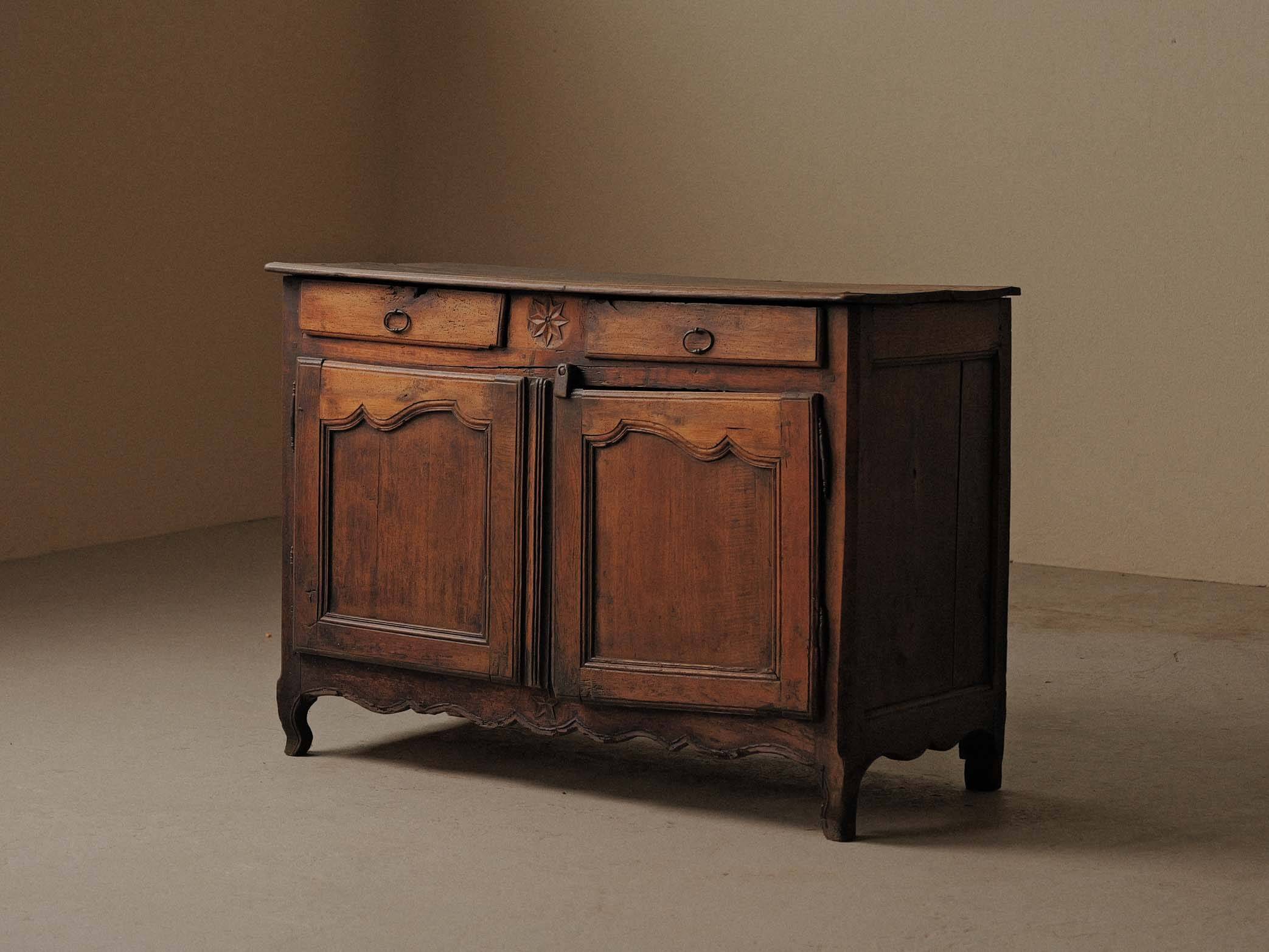 Country buffet in solid wood, Auvergne, 19th century