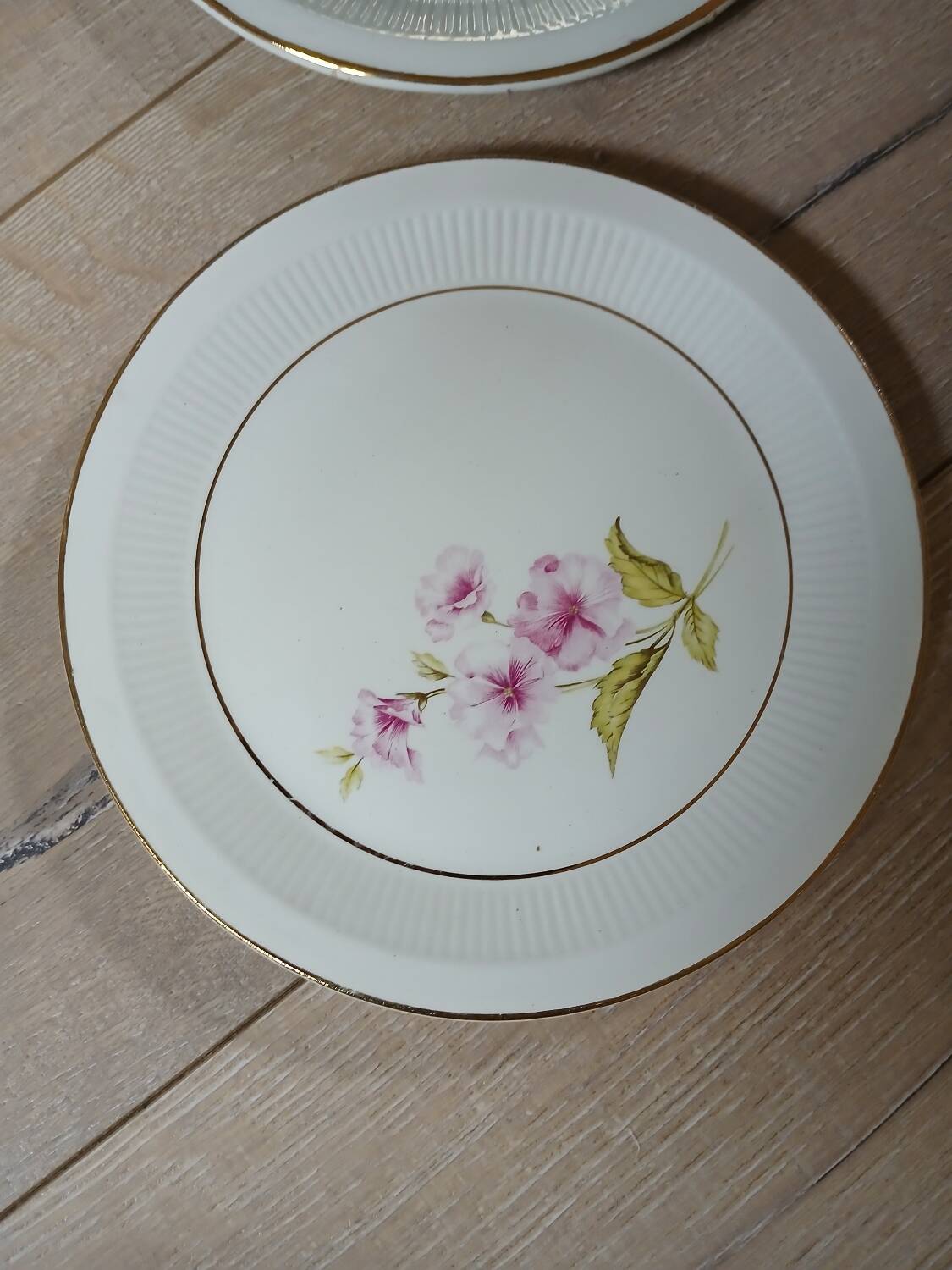 6 vintage Moulin des Loups dessert plates