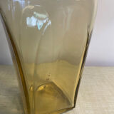 Carafe en verre jaune