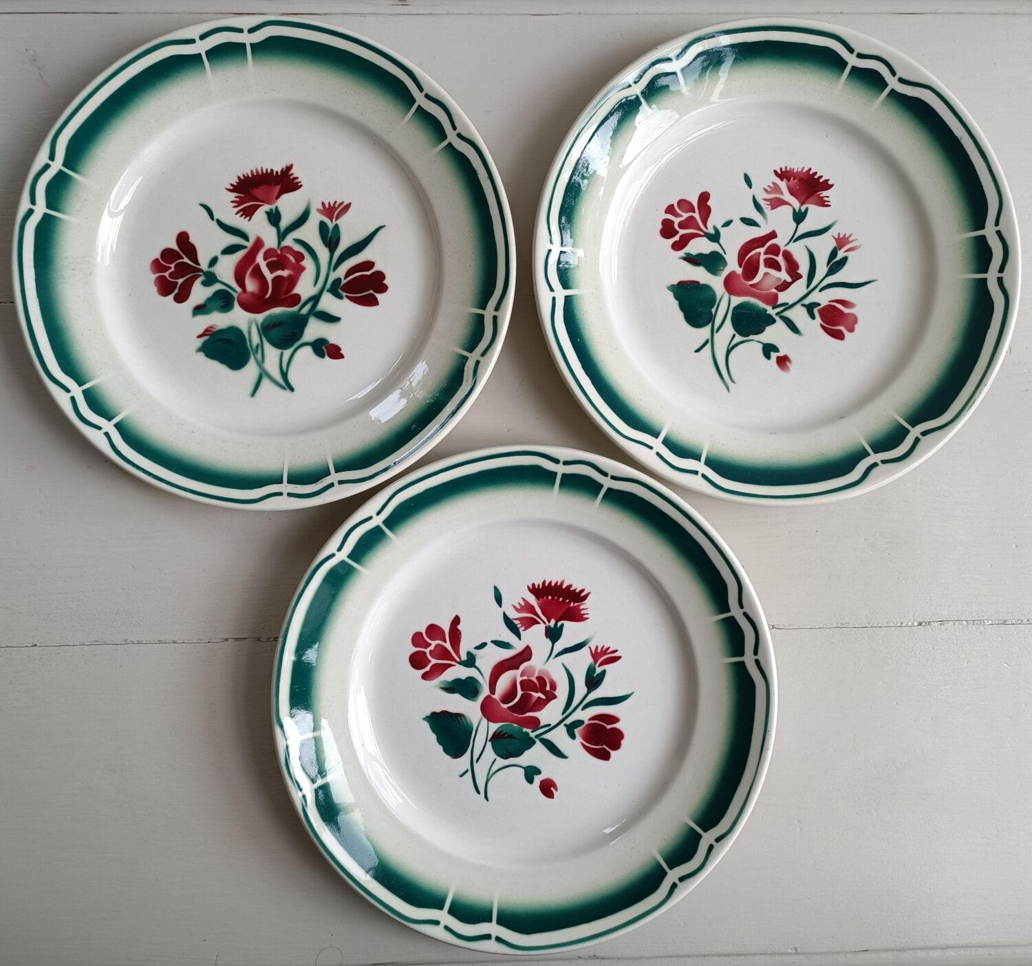 Six mismatched plates iron earth