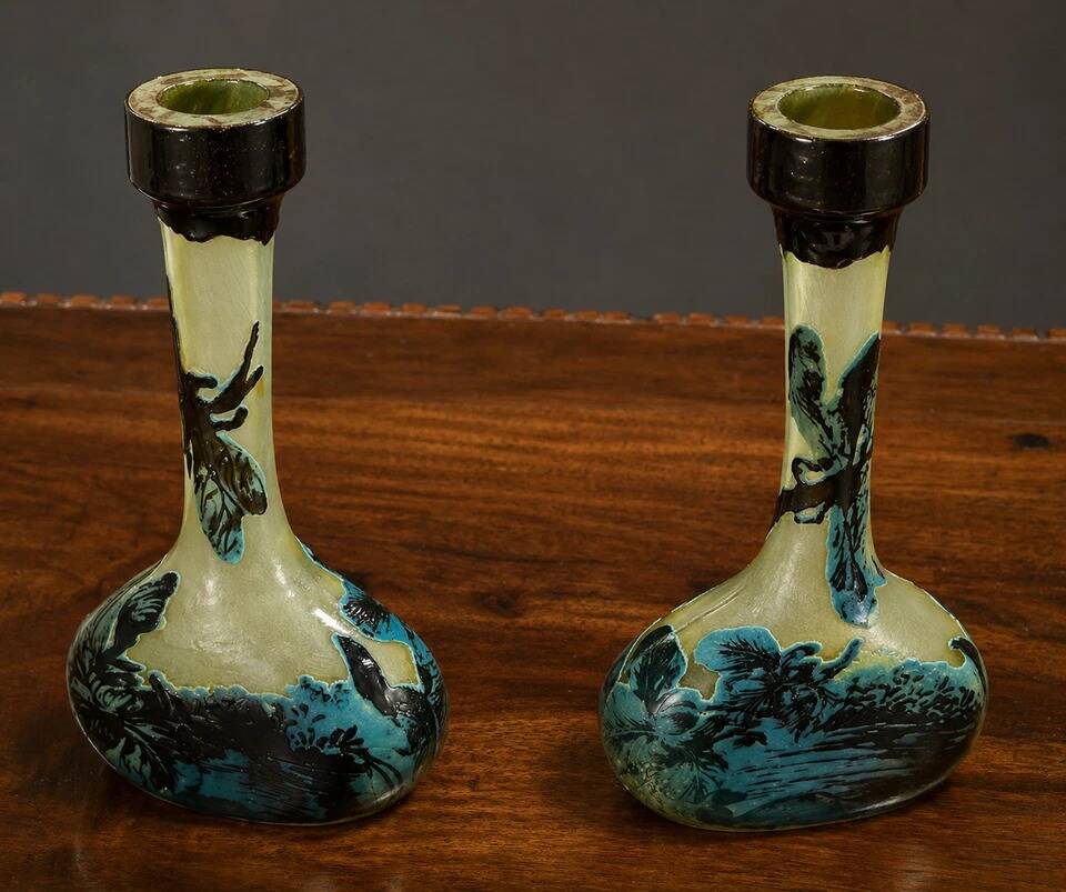 Pair of flower vases in glass paste, with a long slender neck.