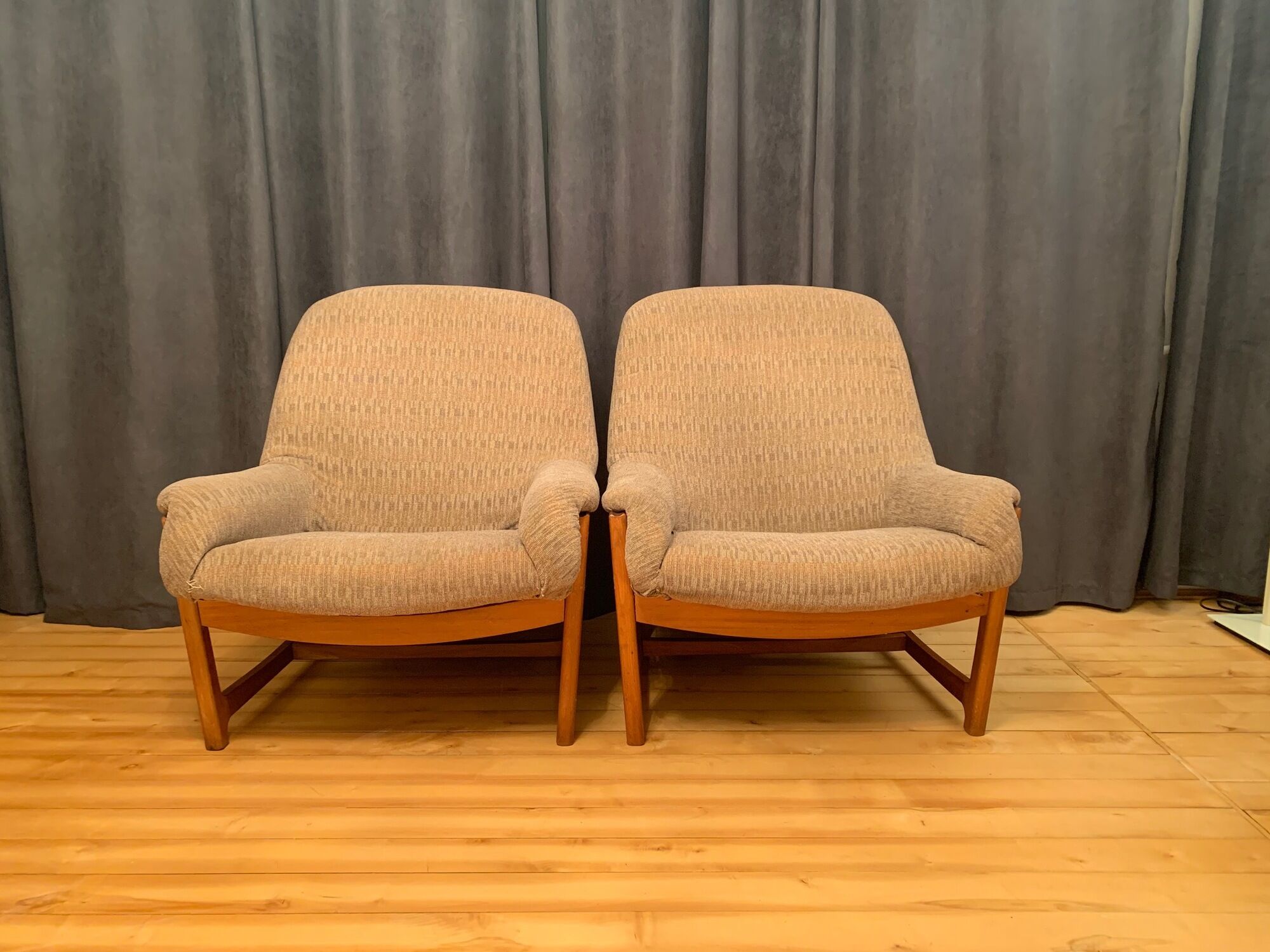 Une paire de fauteuils Tchécoslovaquie années 1970
