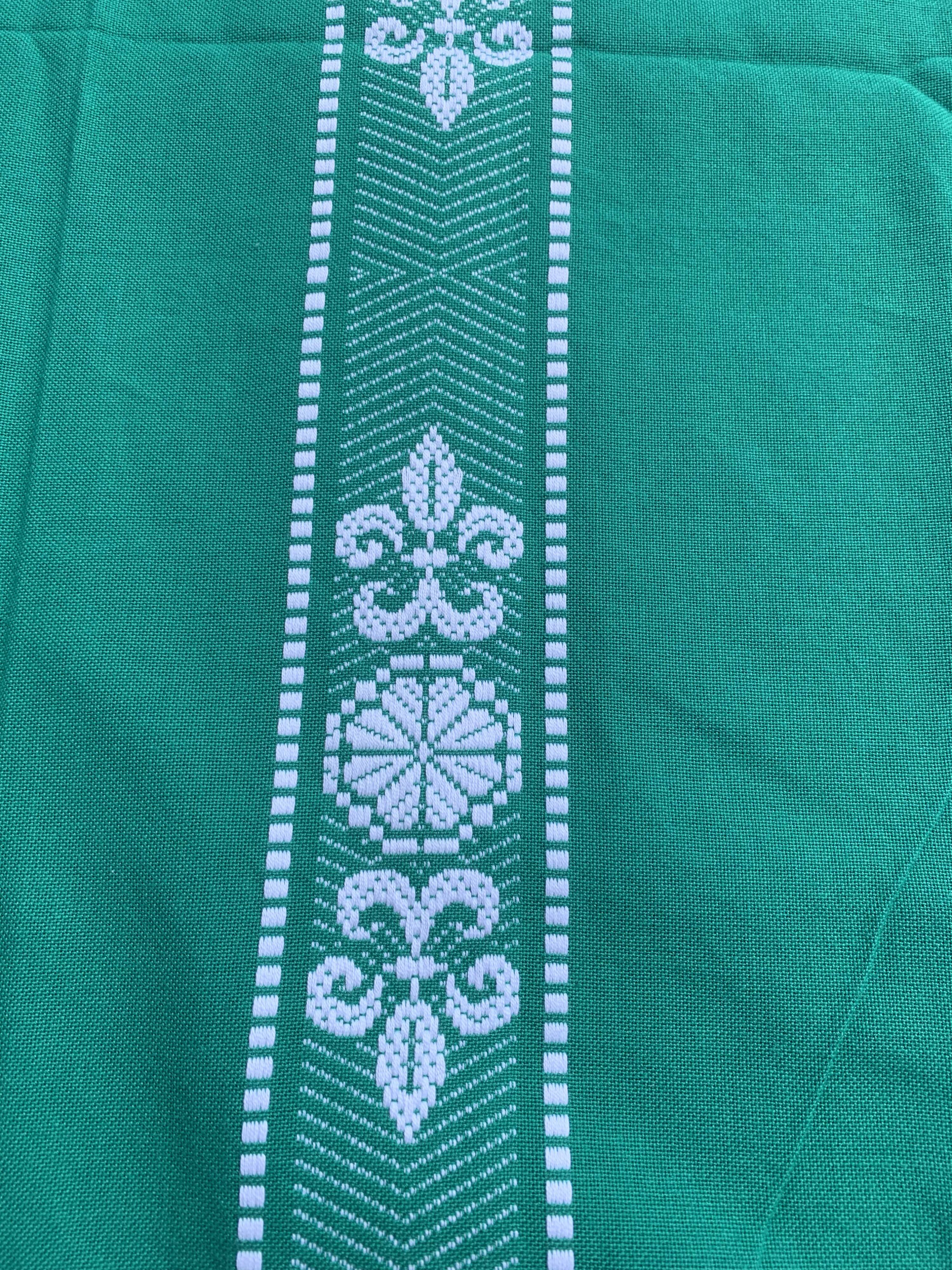 Artiga tablecloth and 6 napkins, Basque linen, green with white embroidery