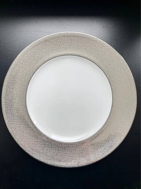 Royal Doulton "Abacus" Plate 22.5 cm Platinum Porcelain