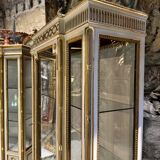 Paire de vitrines fin du xixe siècle en bois peint et doré de style louis xvi