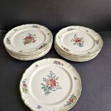 Set of 12 Villeroy and Boch dessert plates model 1562.