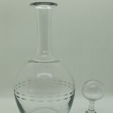 Engraved round decanter and its bubble top