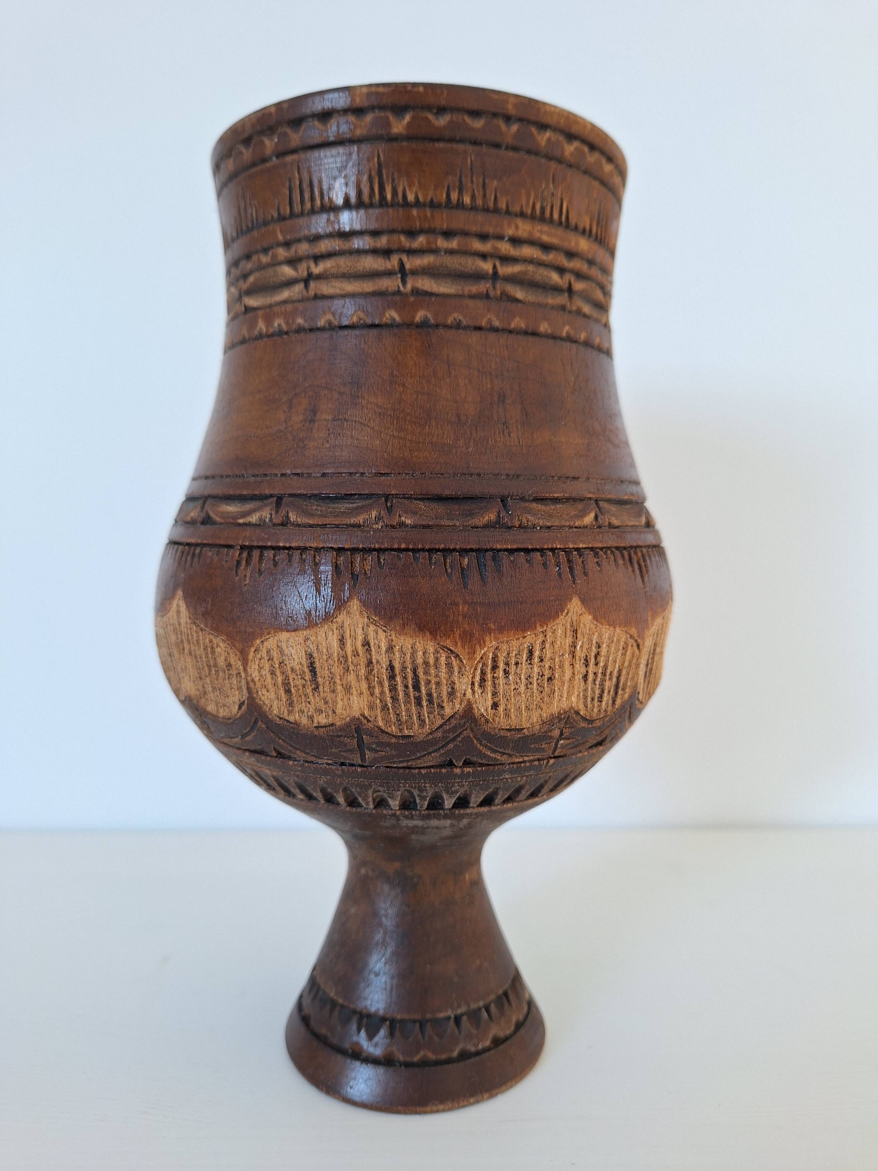 Carved wooden bowl/vase