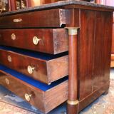 Commodity with mahogany detached columns and Empire gilded bronze ornaments