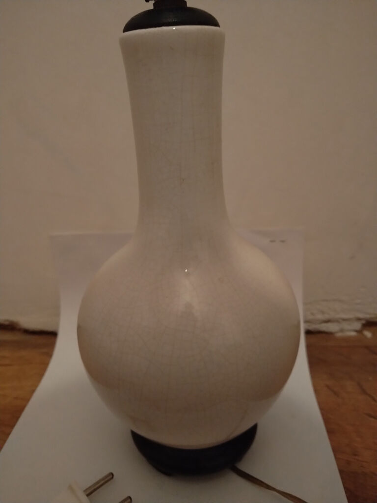 White ceramic table lamp