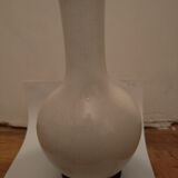 White ceramic table lamp