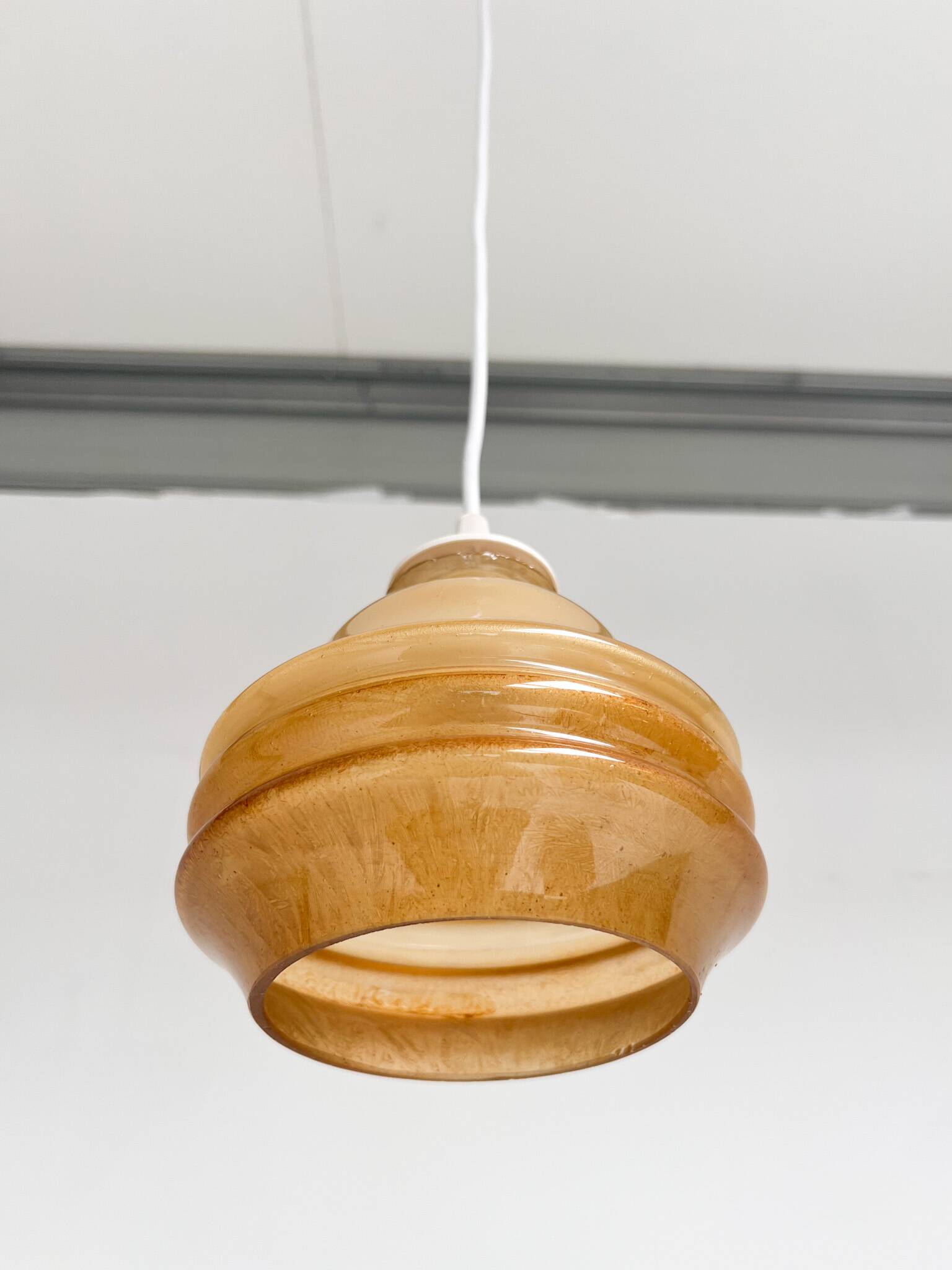 Lampe de plafond vintage couleur cognac, années 1960
