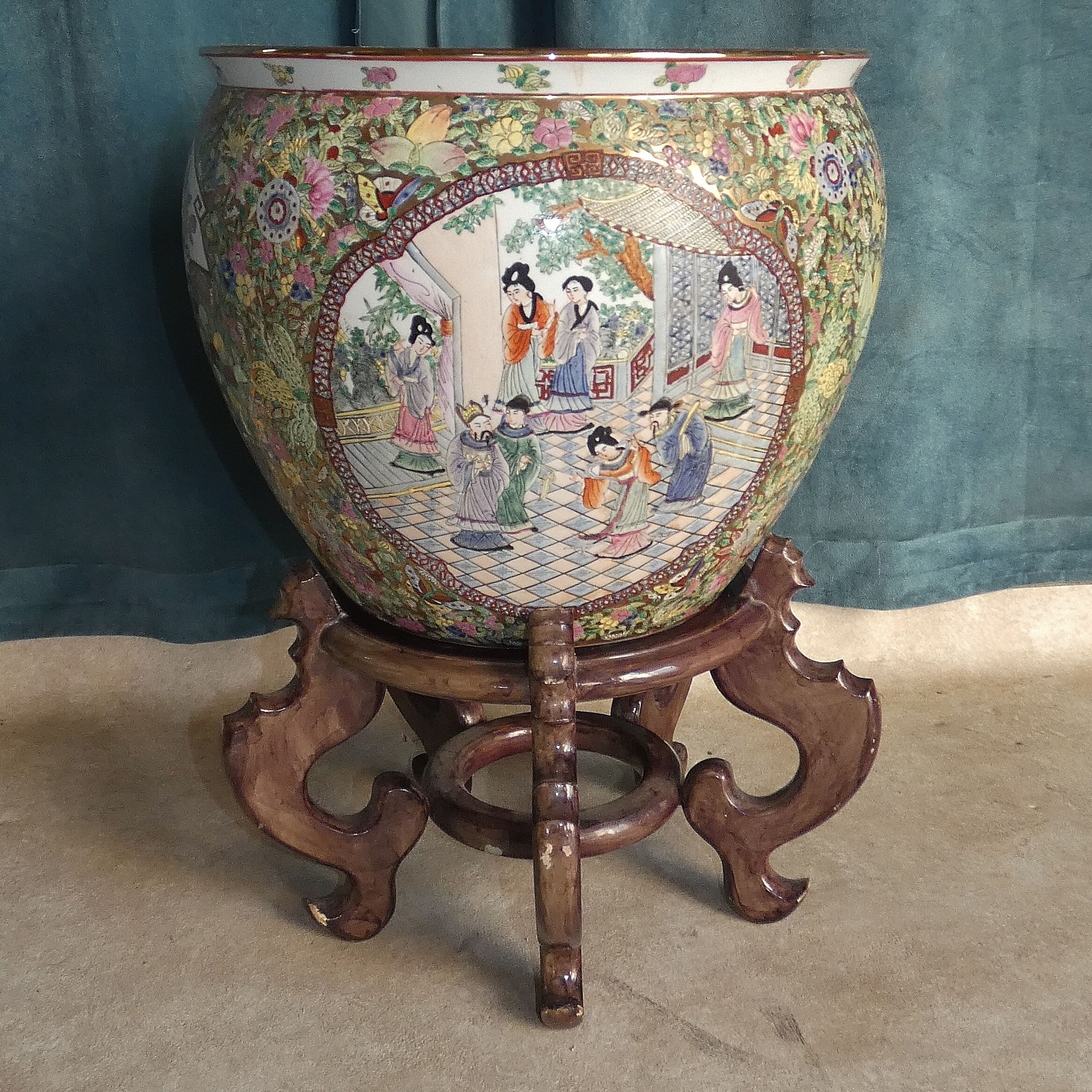 Pot hider or China Porcelain Basin, Rose Family, circa 1970