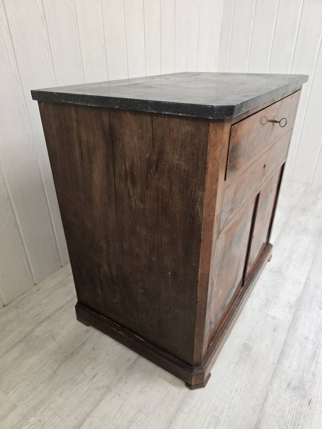 Commode ancienne en acajou flammé de style louis philippe