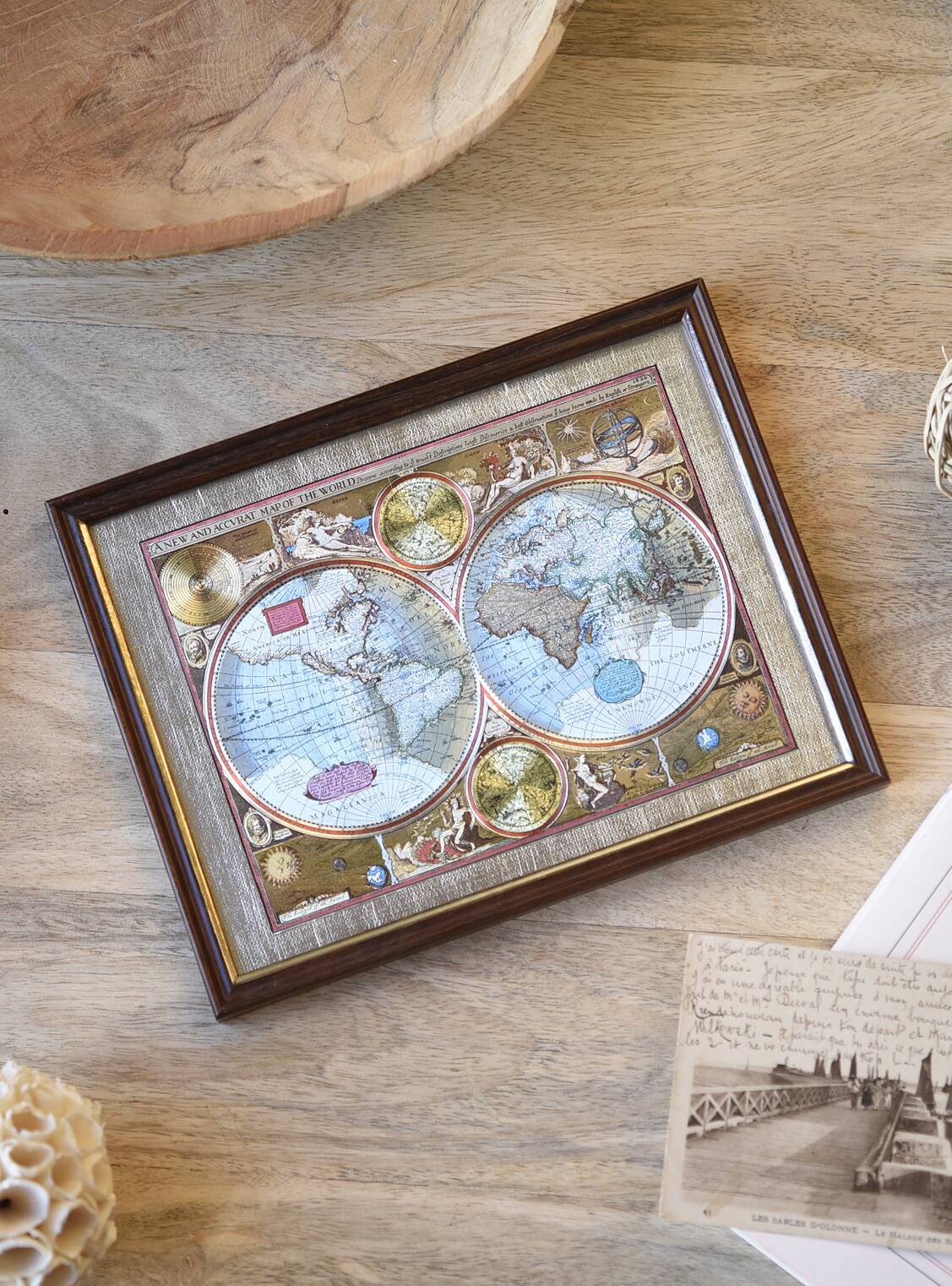 Accvrat card with wooden frame