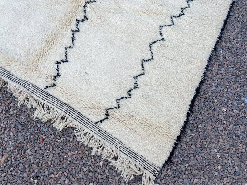Handmade traditional pure wool rug, size 150/250 cm.