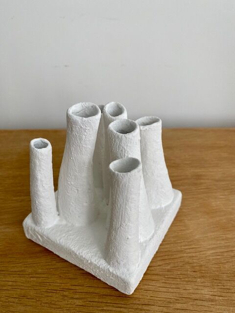 Vase pique flower with matte whitened pipe