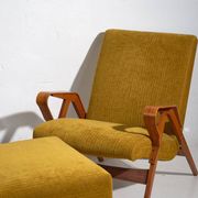 Set of two armchairs and pouf – Mid-century Modern (circa 1950). Three-piece set.