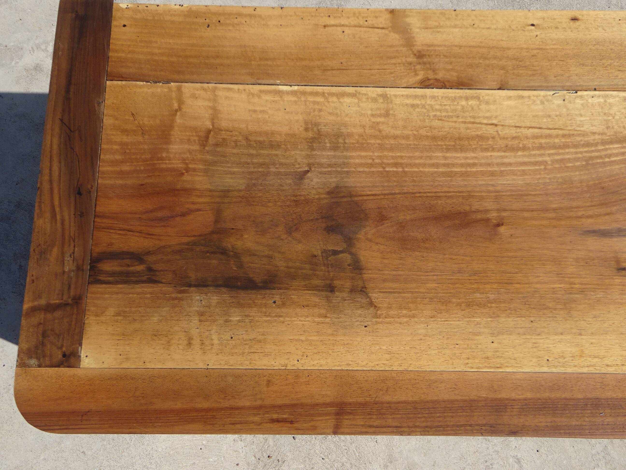Antique Louis Philippe chest of drawers made entirely of walnut.