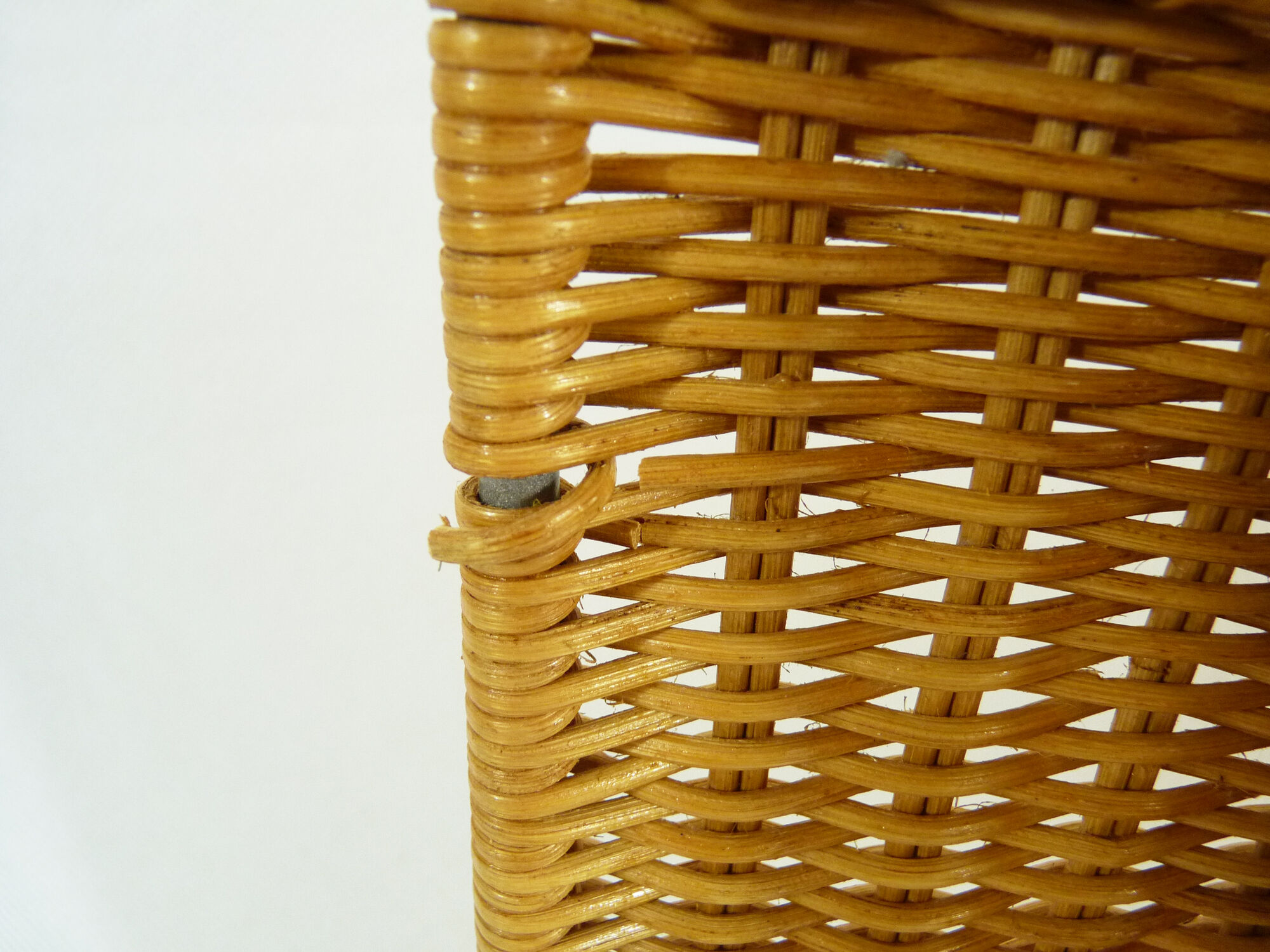 Magazine holder  in rattan wicker, wave shape 70s