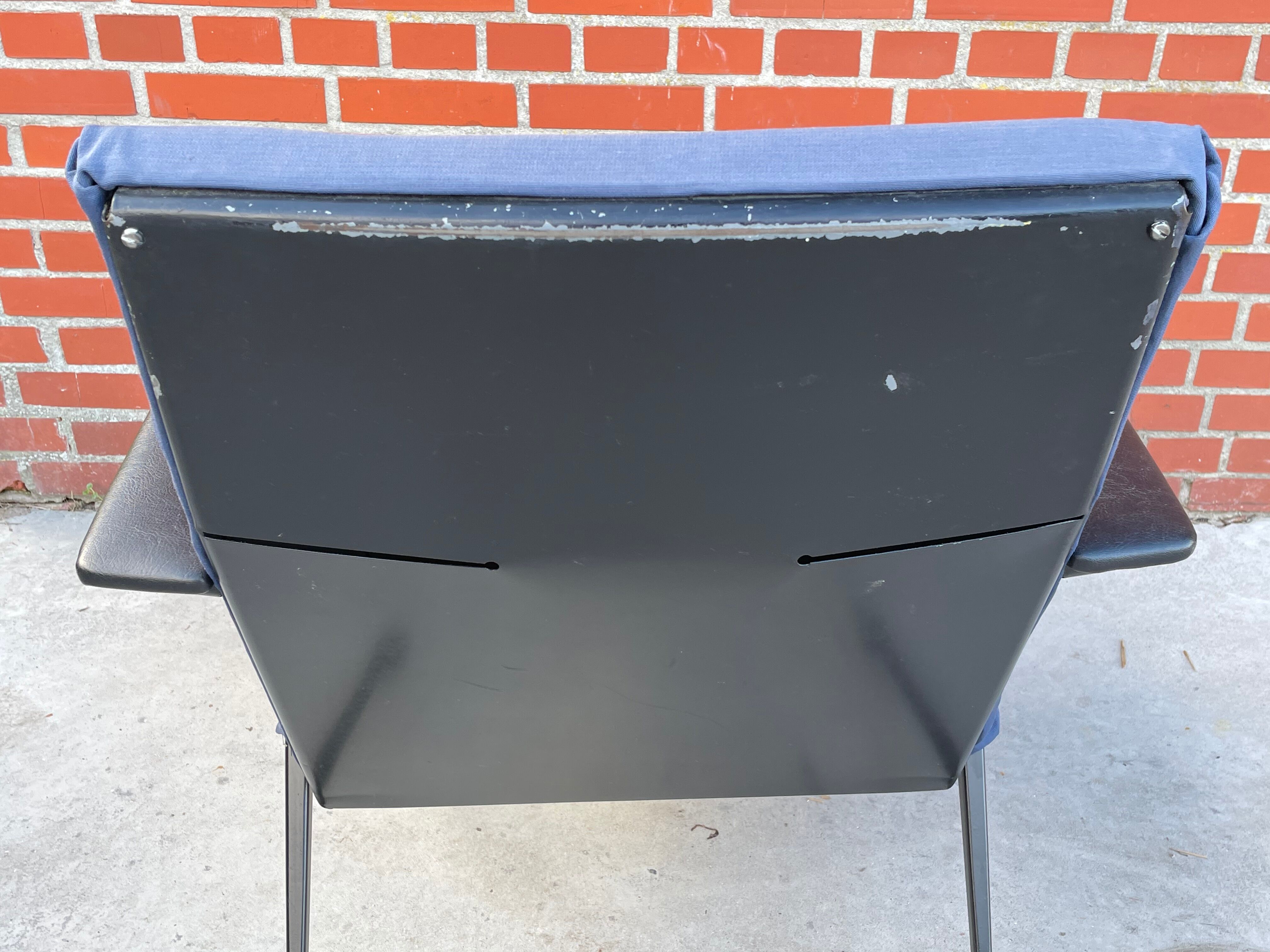 set of 2 Repose armchairs by Friso Kramer for Ahrend de Cirkel