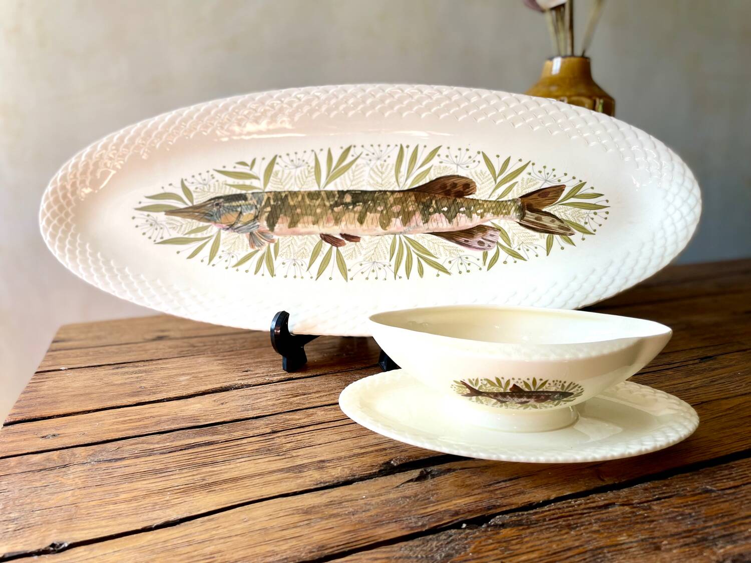 Large fish platter with its sauce boat, annecy model, vintage gien.