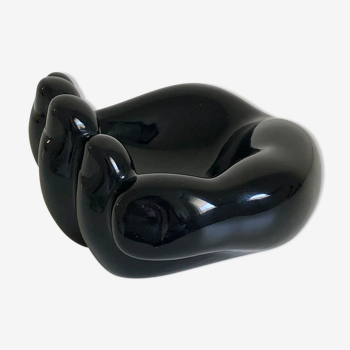 Empty black enamelled hand-shaped ceramic pocket, 1970