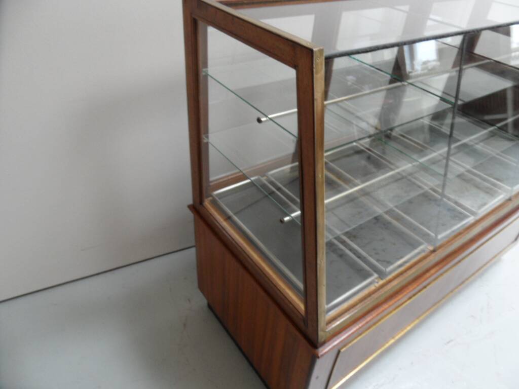 Vitrine de boulangerie vintage