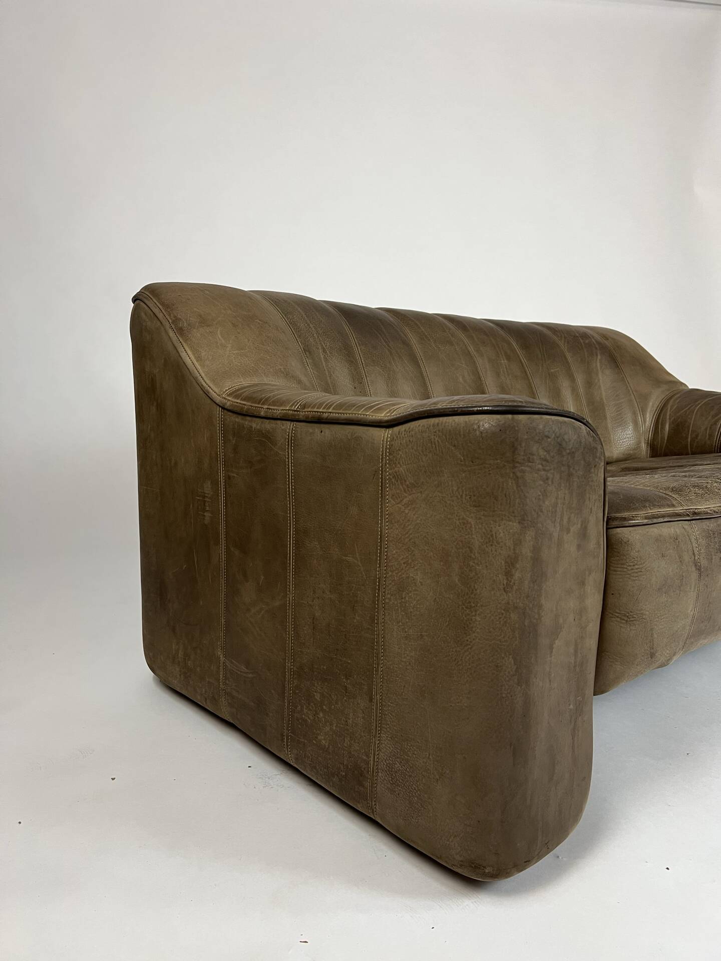 Vintage DS-44 de Sede leather sofa couch buffalo leather 70s