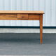 Grande table en noyer massif