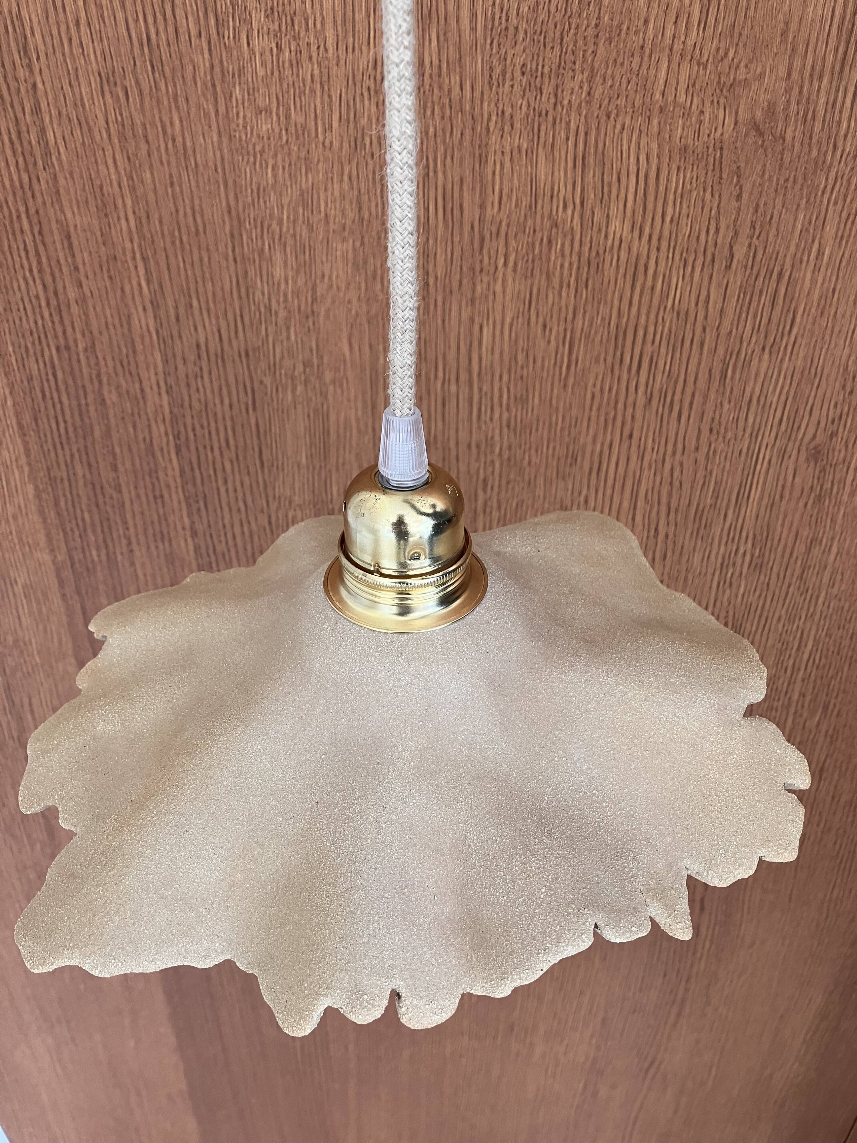 Mid-Century style ceramic flower suspension - beige stoneware