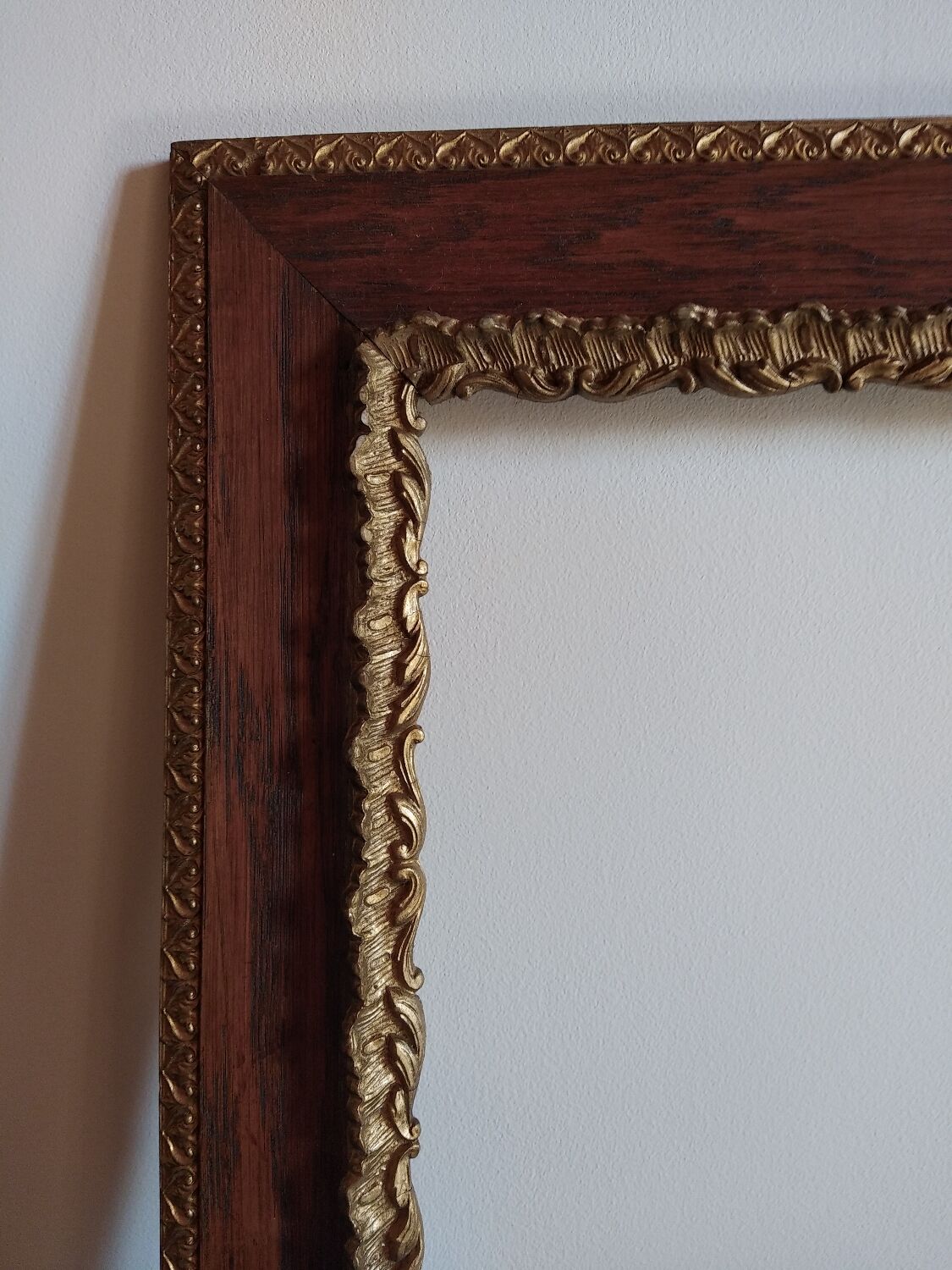 Old wooden frame and gilded stucco 47 cm x 54 cm