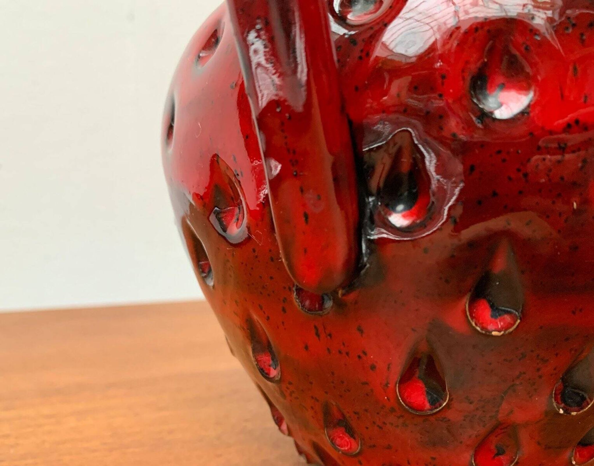Strawberry pottery vase by Fratelli Fanciullacci for Bitossi, 1960s.