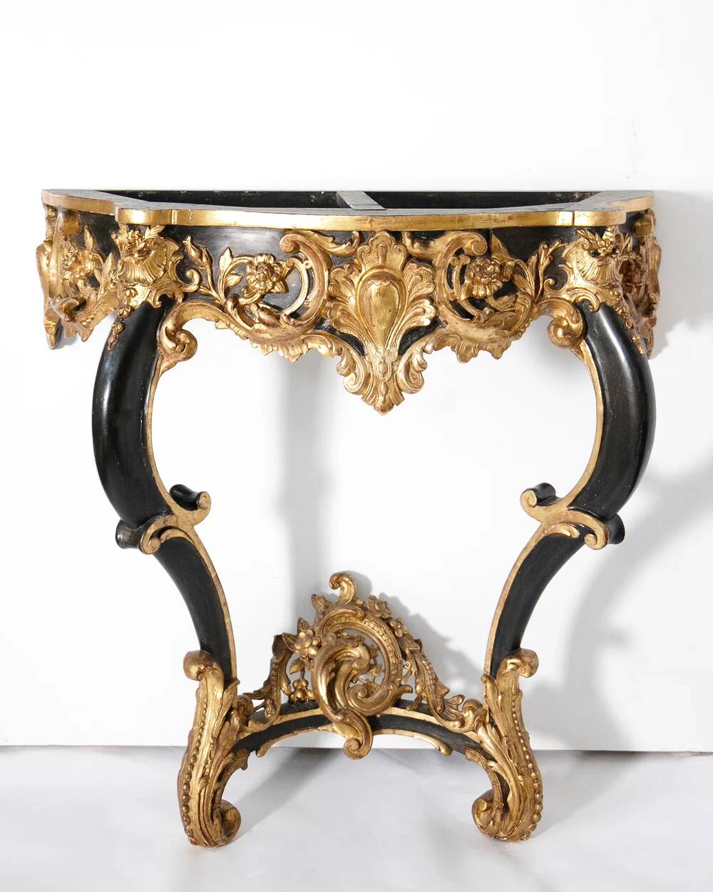 Console Napoléon III du XIXe siècle en bois ébonisé et bois doré