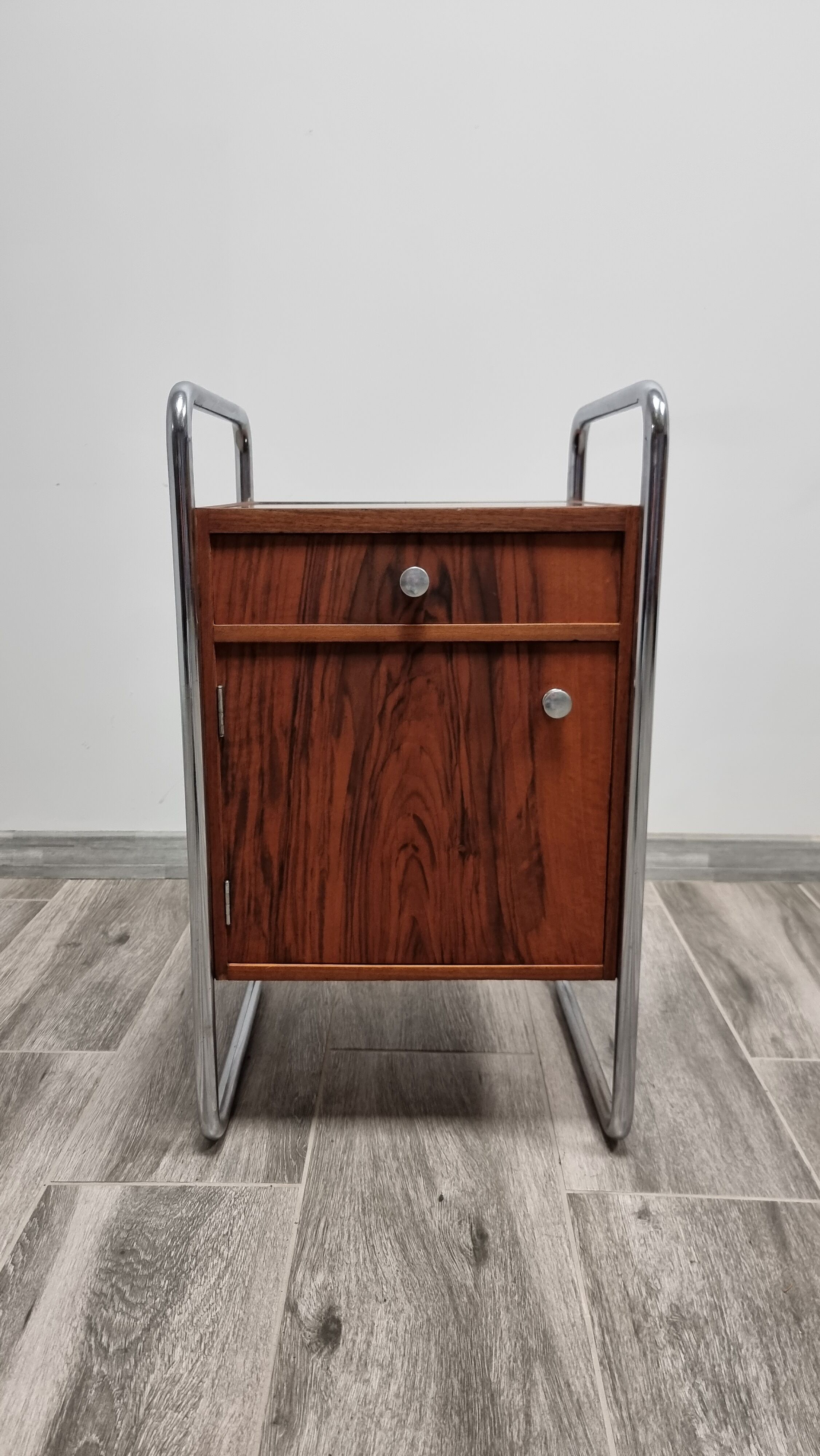 Table de chevet chromée Bauhaus