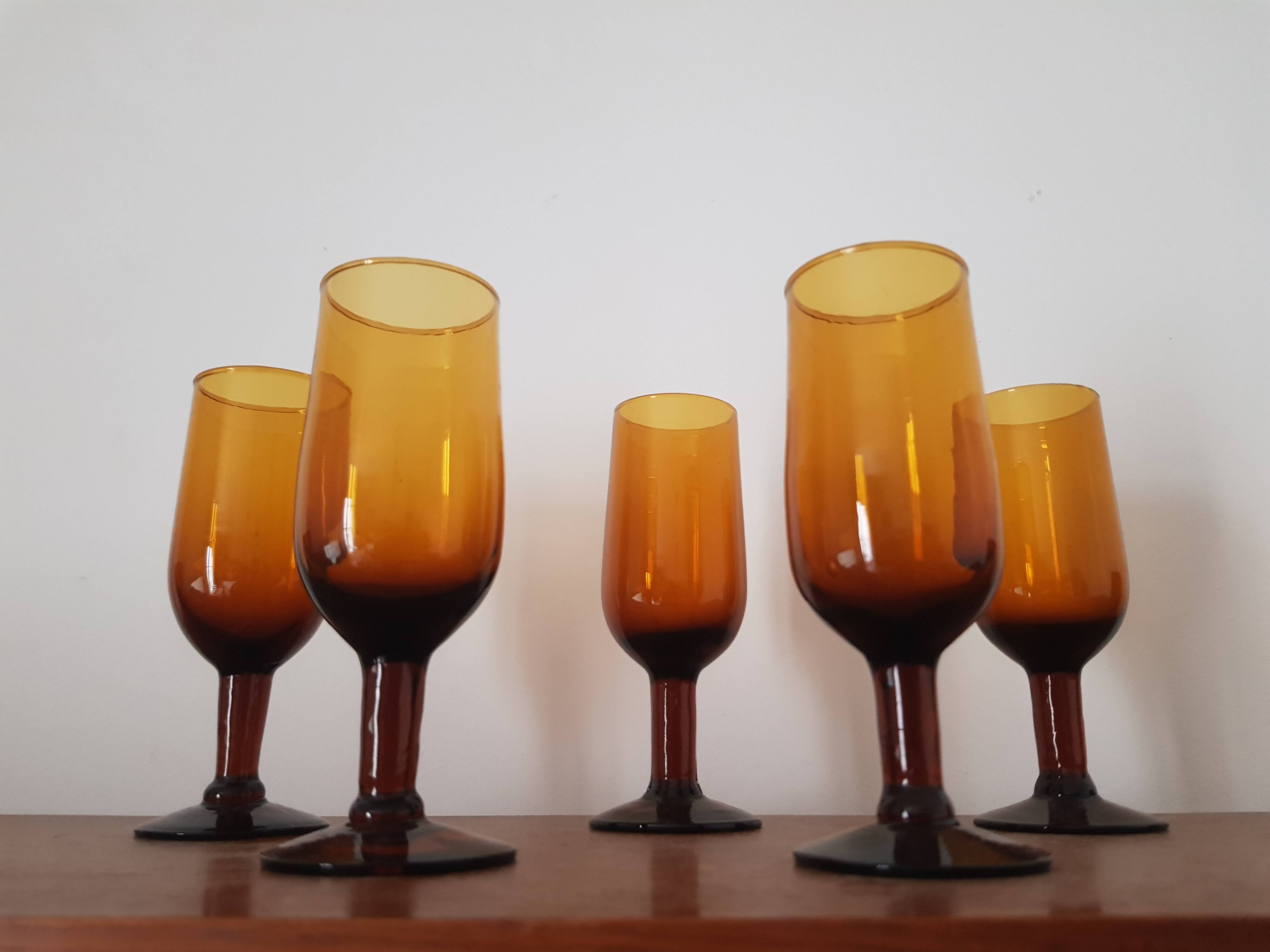 Set of 5 amber stemmed glasses