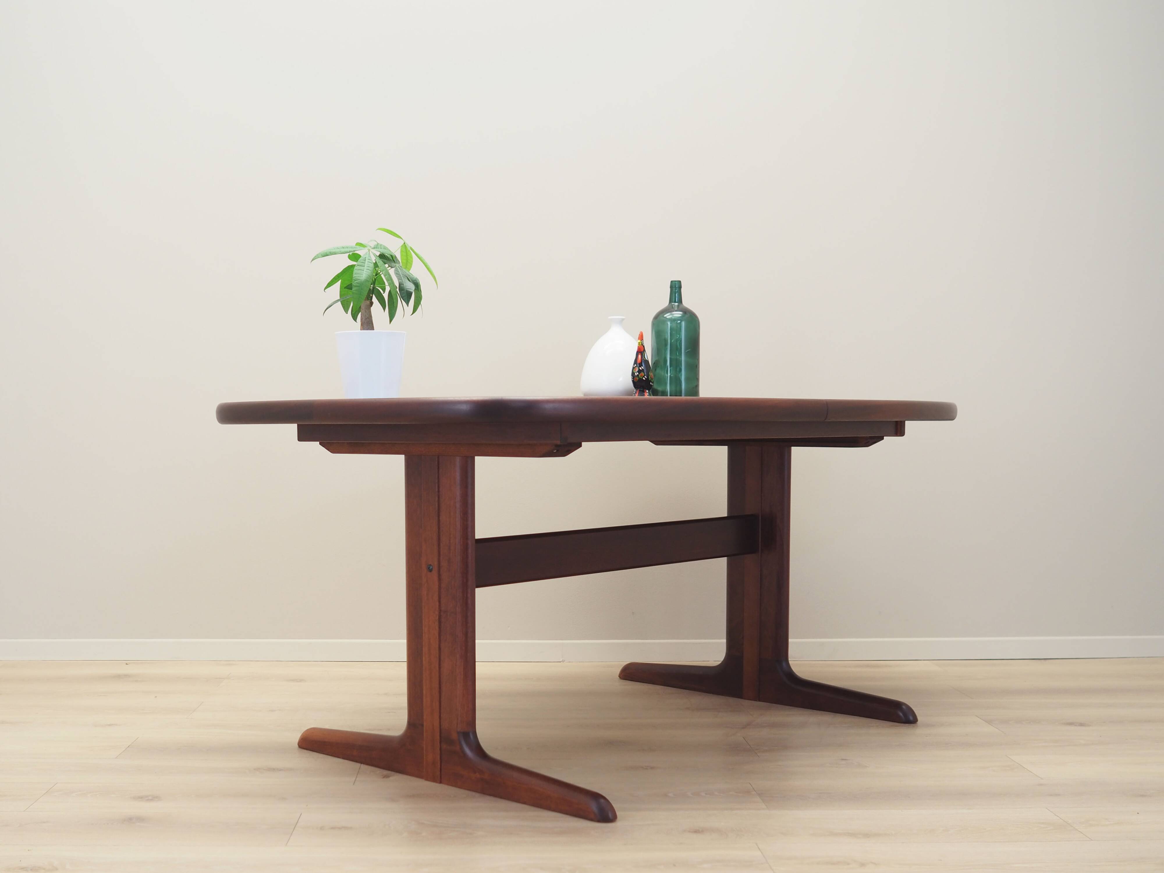 Table en acajou, design danois, années 1990, fabricant : Skovby