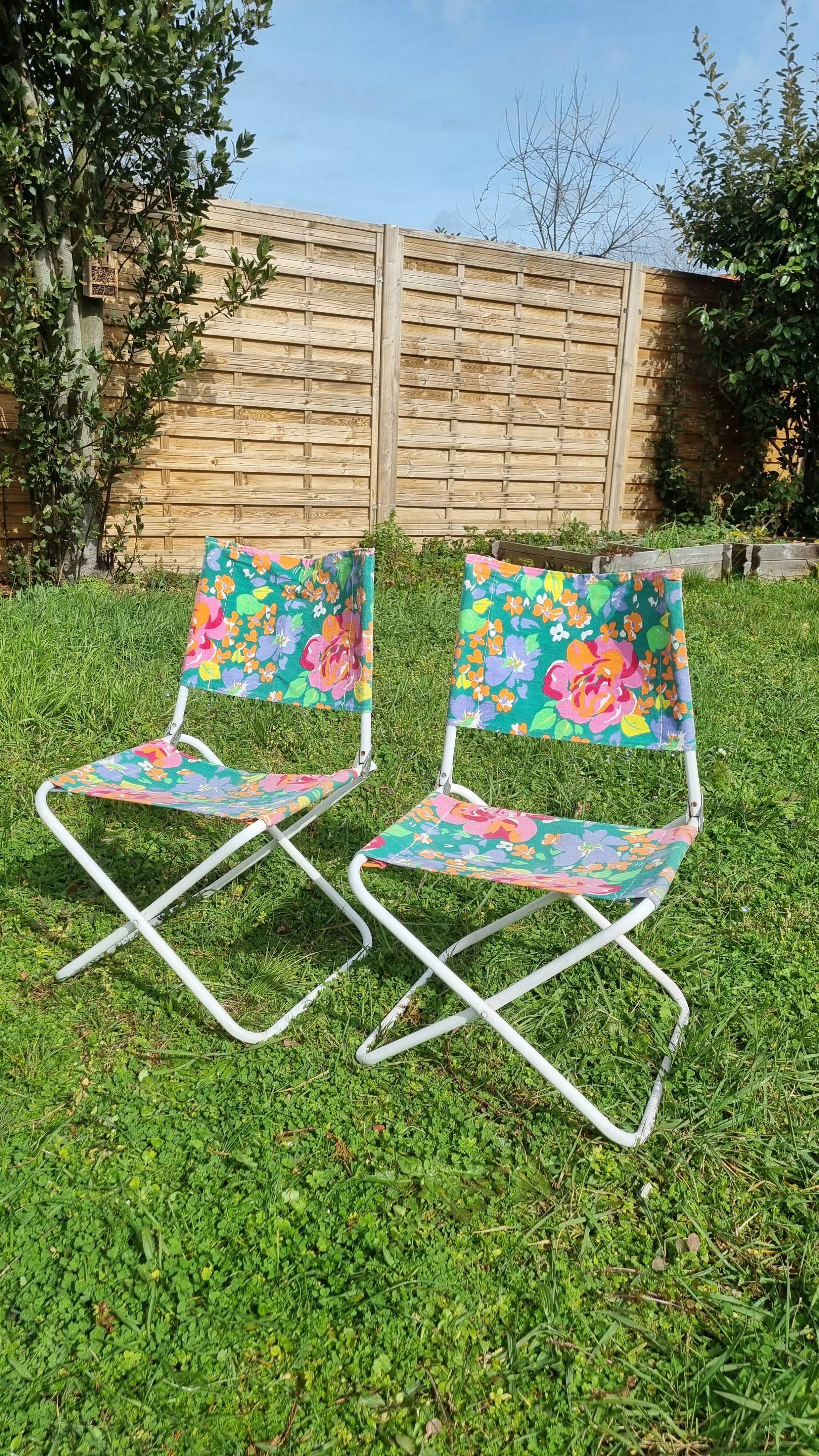 pair folding beach chairs