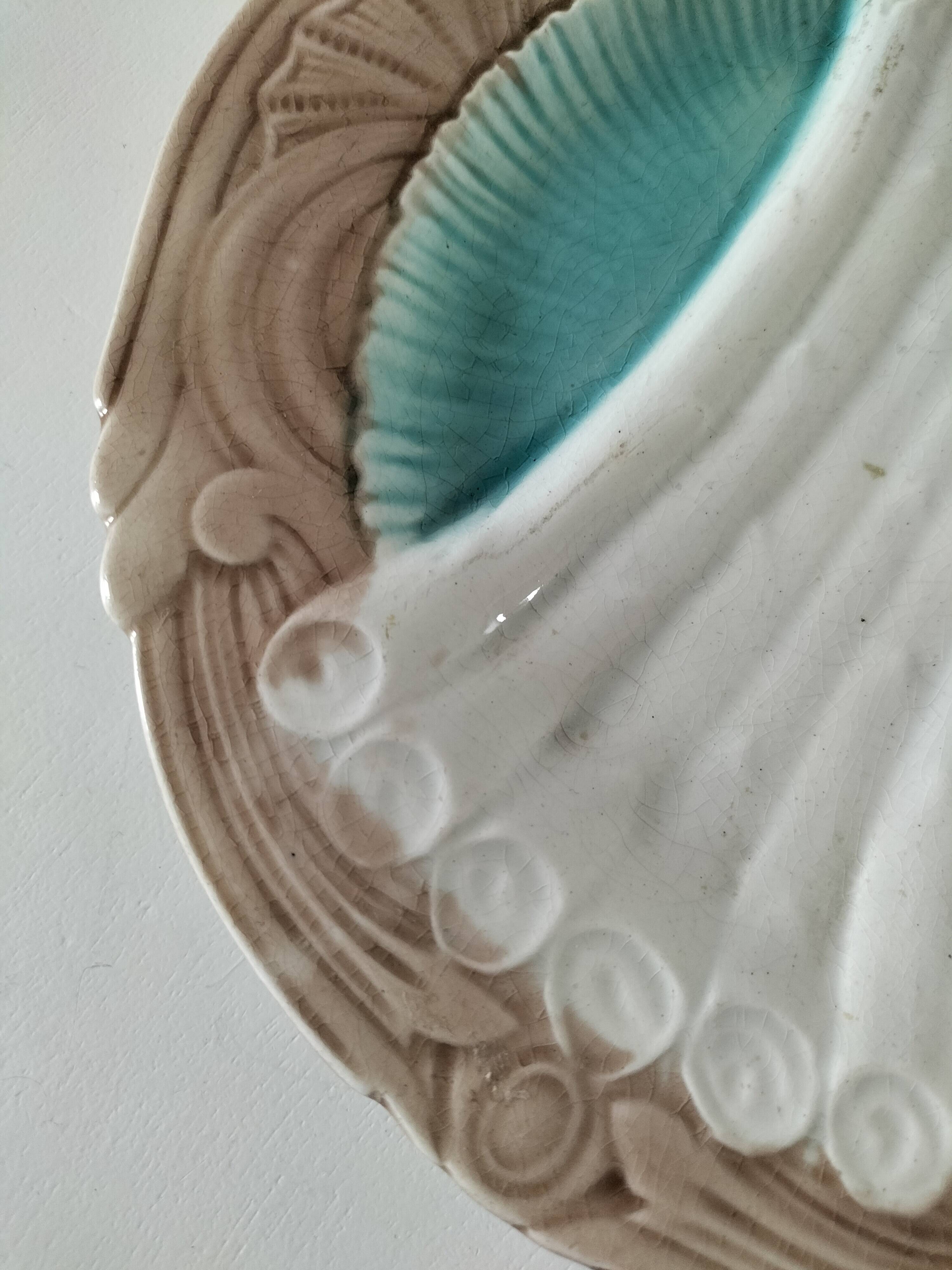 Asparagus plate in earthenware – acanthus and shells – around 1900
