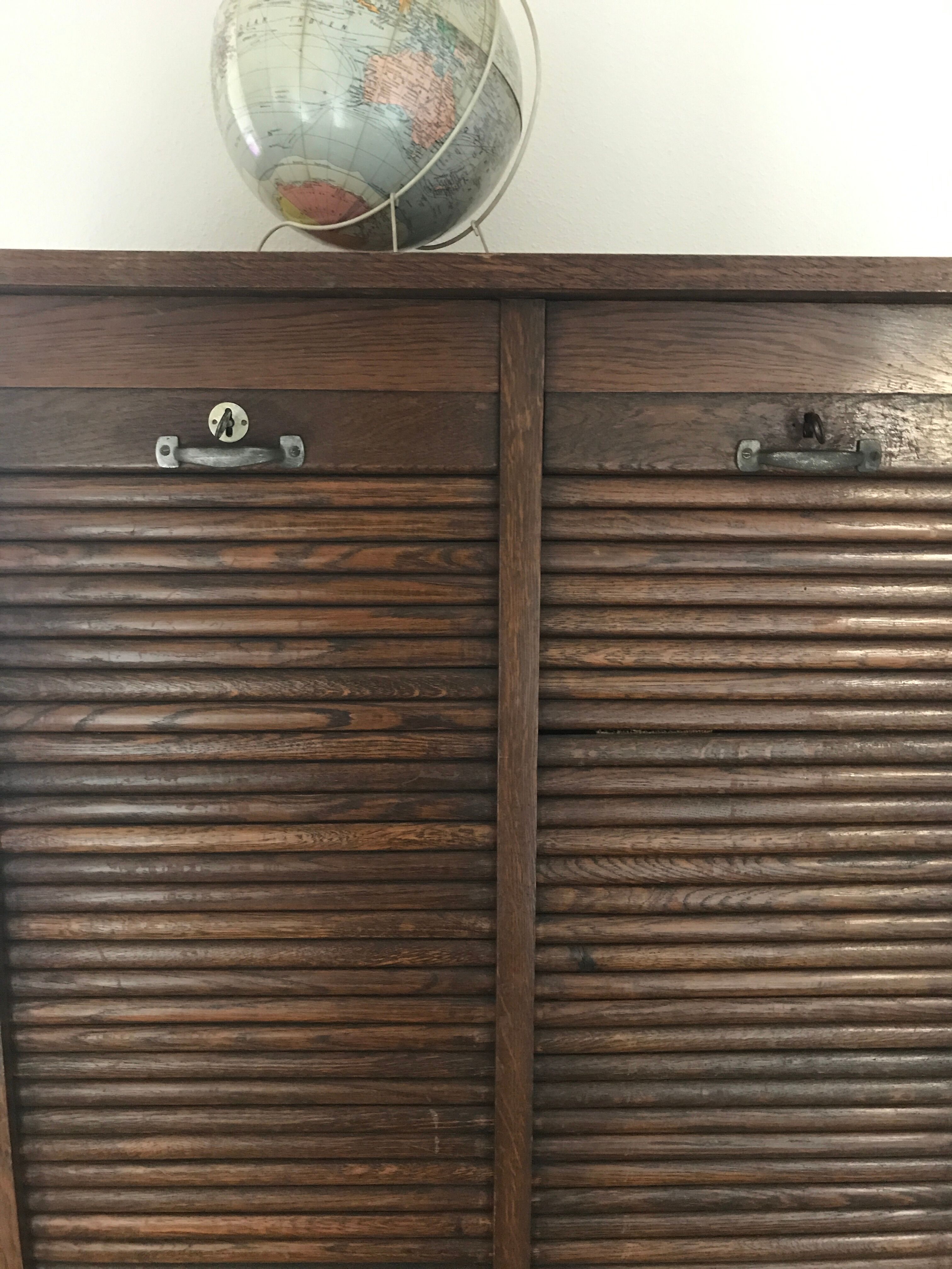 Double curtain Cabinet