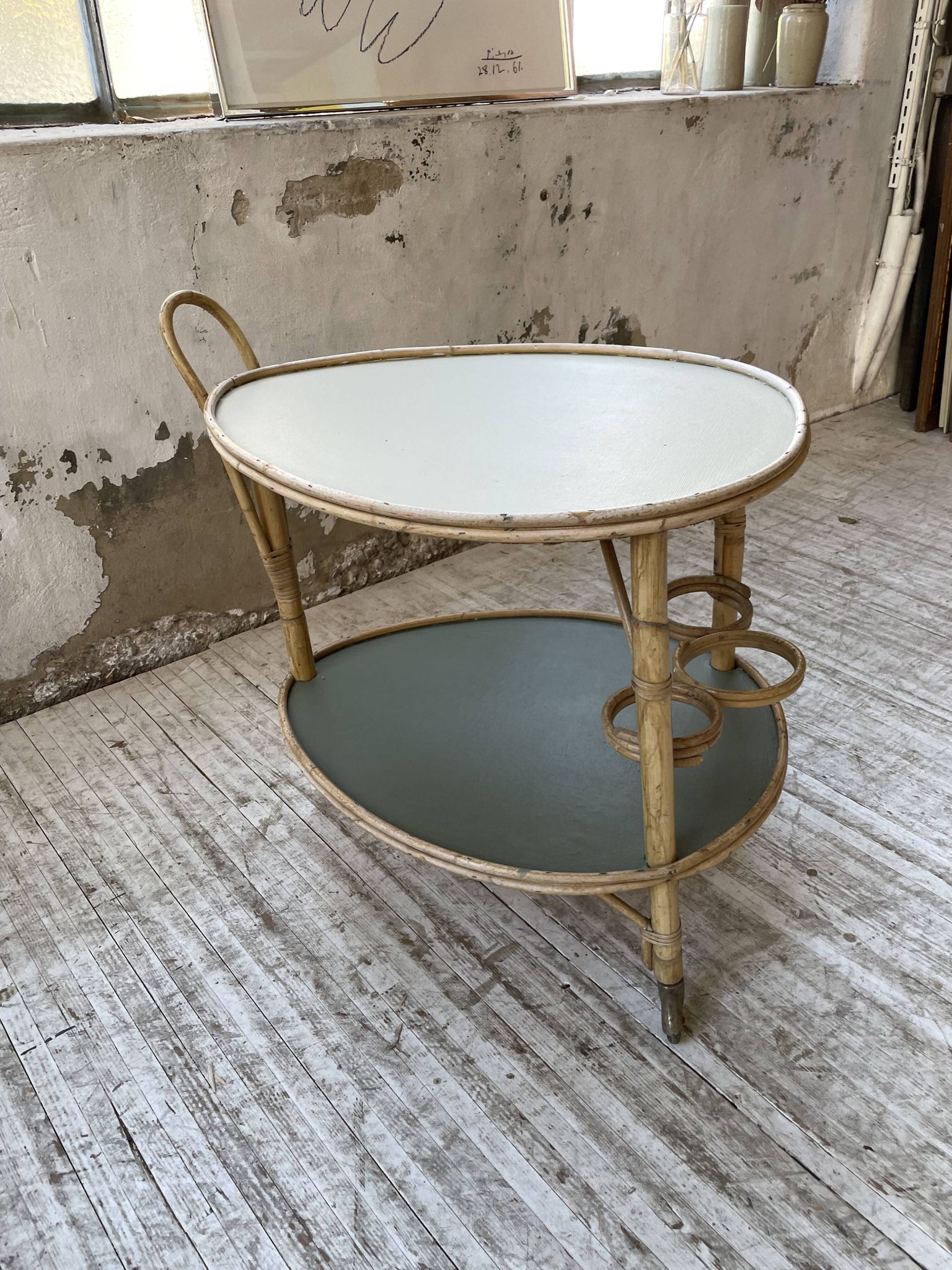 Desserte, table roulante en rotin années 60