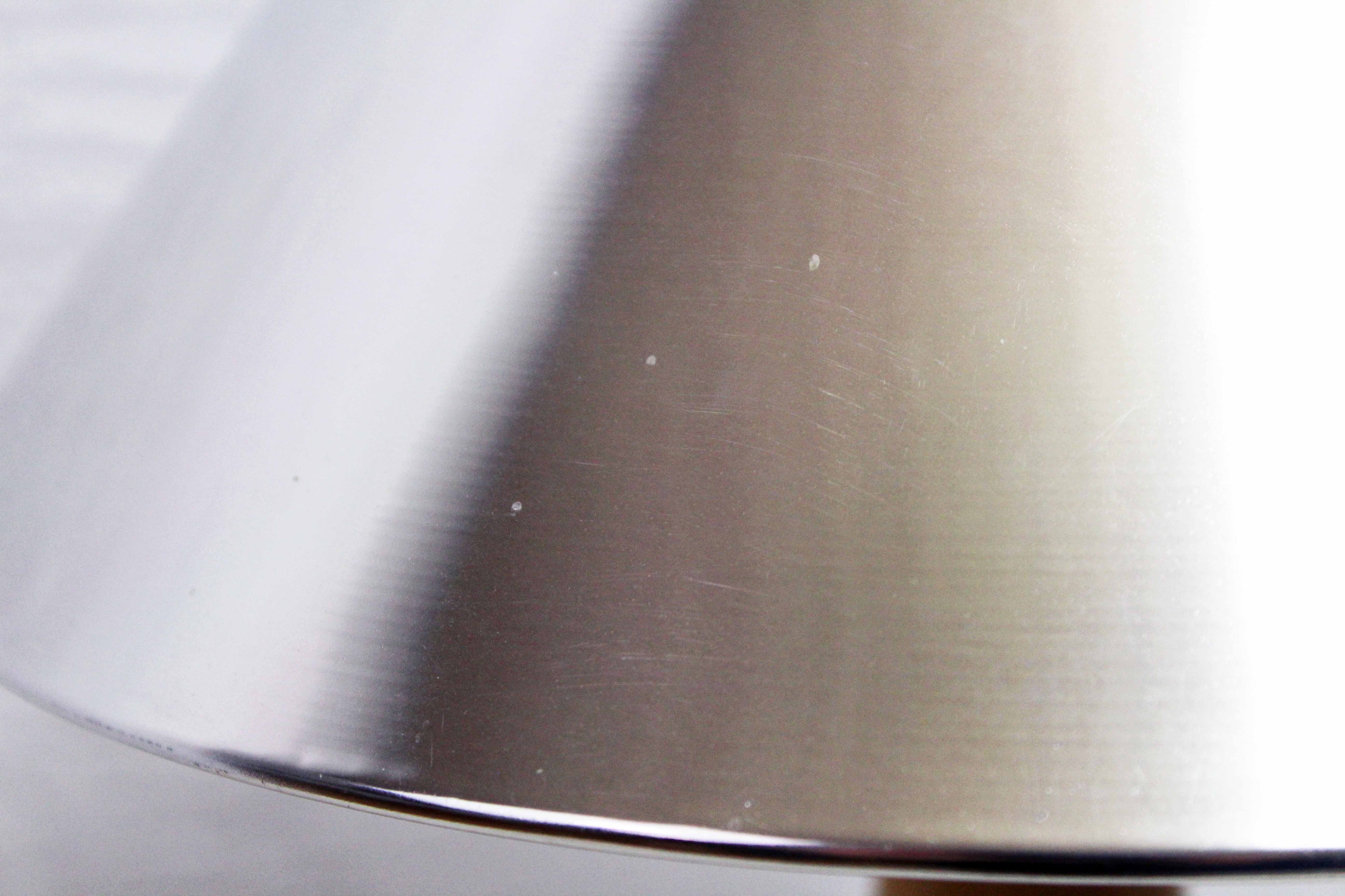 Lampe de table en hêtre et métal chromé